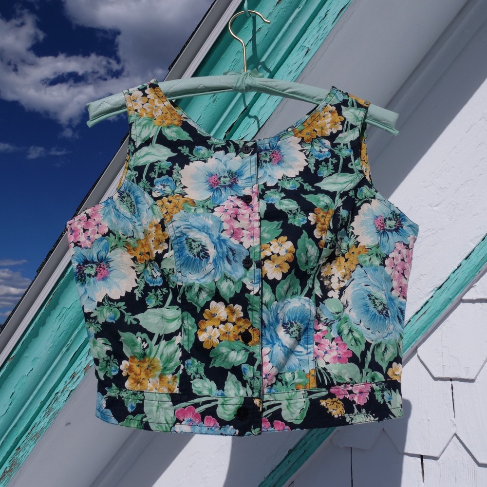 Super cute 70s/80s Catrina Ltd. cotton floral cropped tank top